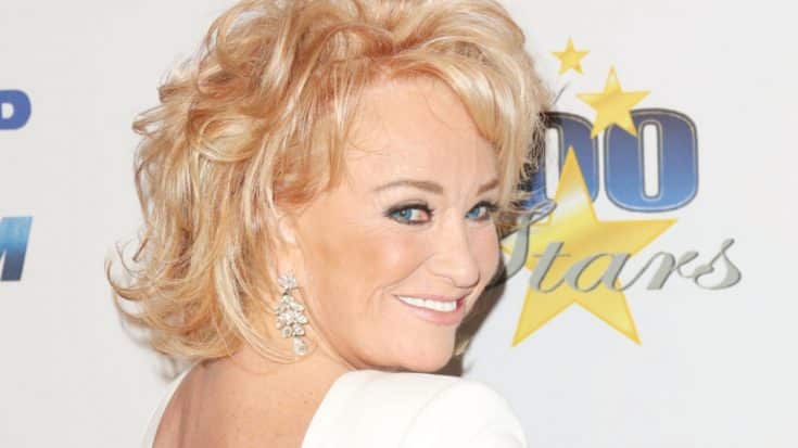 Tanya Tucker Unveils Bold New Look – She Looks So Different | Country Music Videos