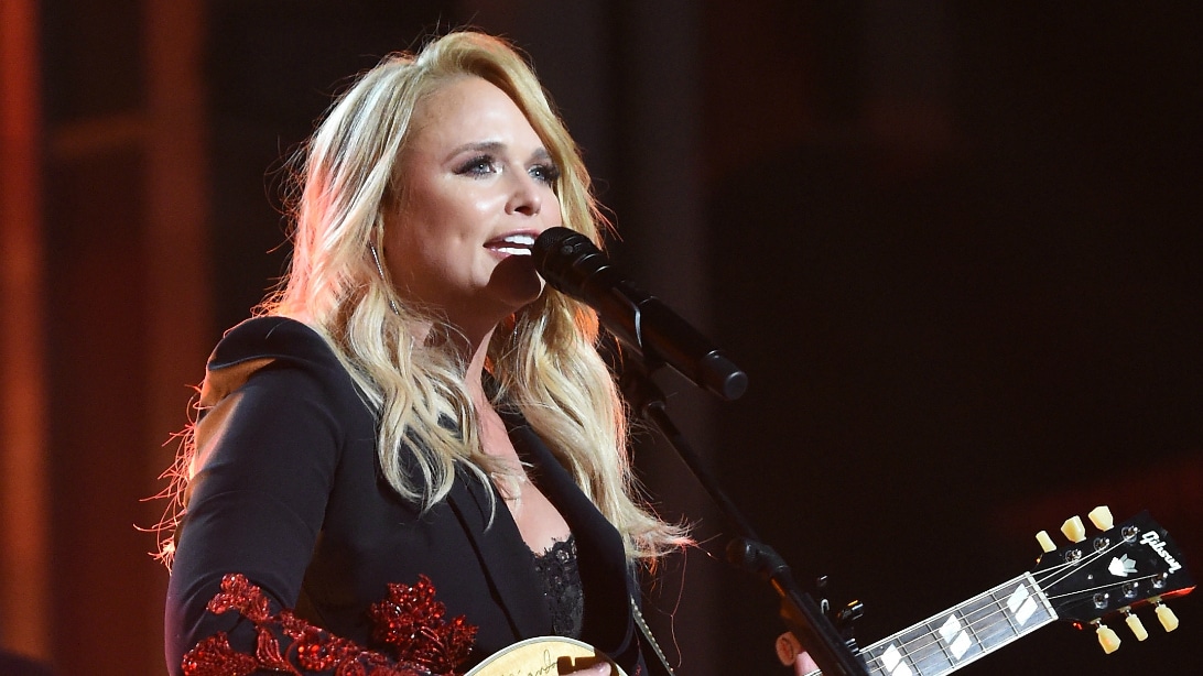 Miranda Lambert Takes The Stage For The First Time Since Secret Wedding…And She Wasn’t Alone | Country Music Videos