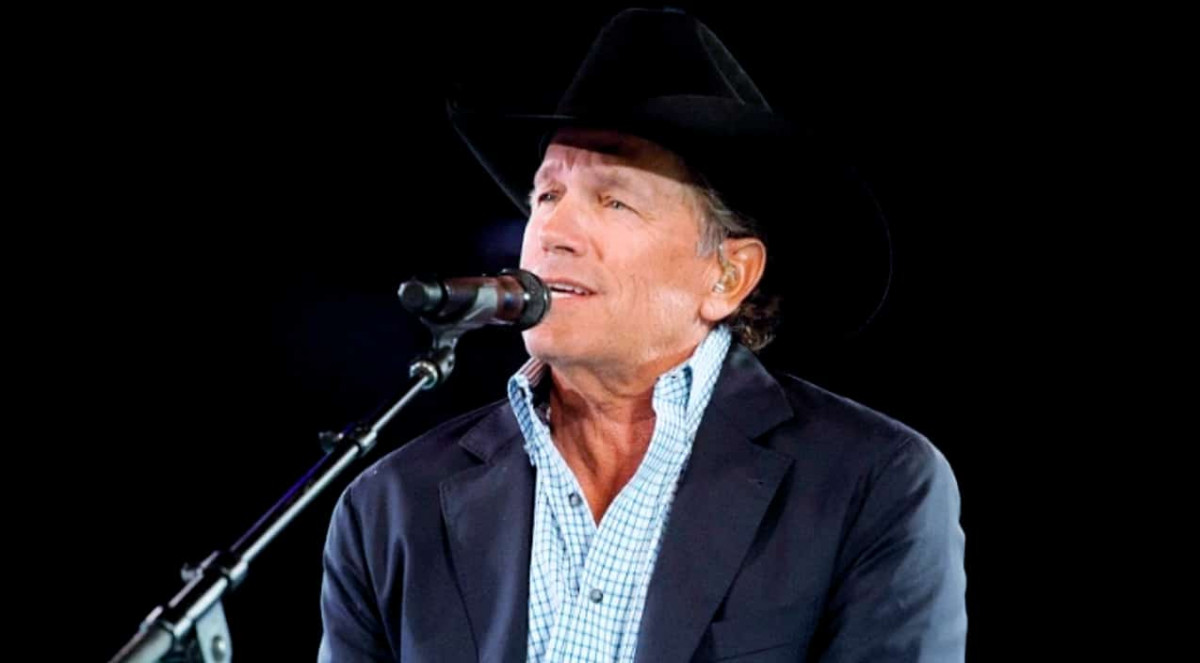 George Strait Pays Respect To Police Officers In Song 'Weight Of The Badge'