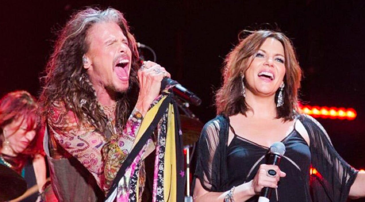 Martina McBride & Steven Tyler Deliver “Cryin'” Duet At 2016 CMA Fest | Country Music Videos