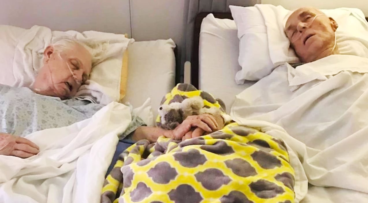 Couple Dies Together Holding Hands After 62 Years Of Marriage | Country Music Videos