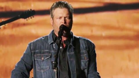 Blake Shelton Debuts Passionate New Single God S Country At Acm Awards Country Rebel