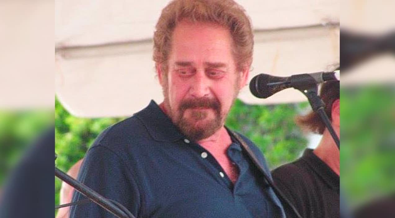 Country Legend Earl Thomas Conley Dies At 77 | Country Music Videos