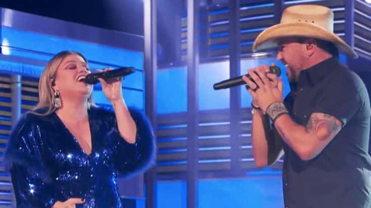 Kelly Clarkson & Jason Aldean Reunite At 2019 ACM Awards To Sing “Don’t You Wanna Stay” | Country Music Videos