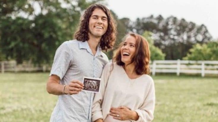 ‘Duck Dynasty’ Couple Expecting First Child | Country Music Videos