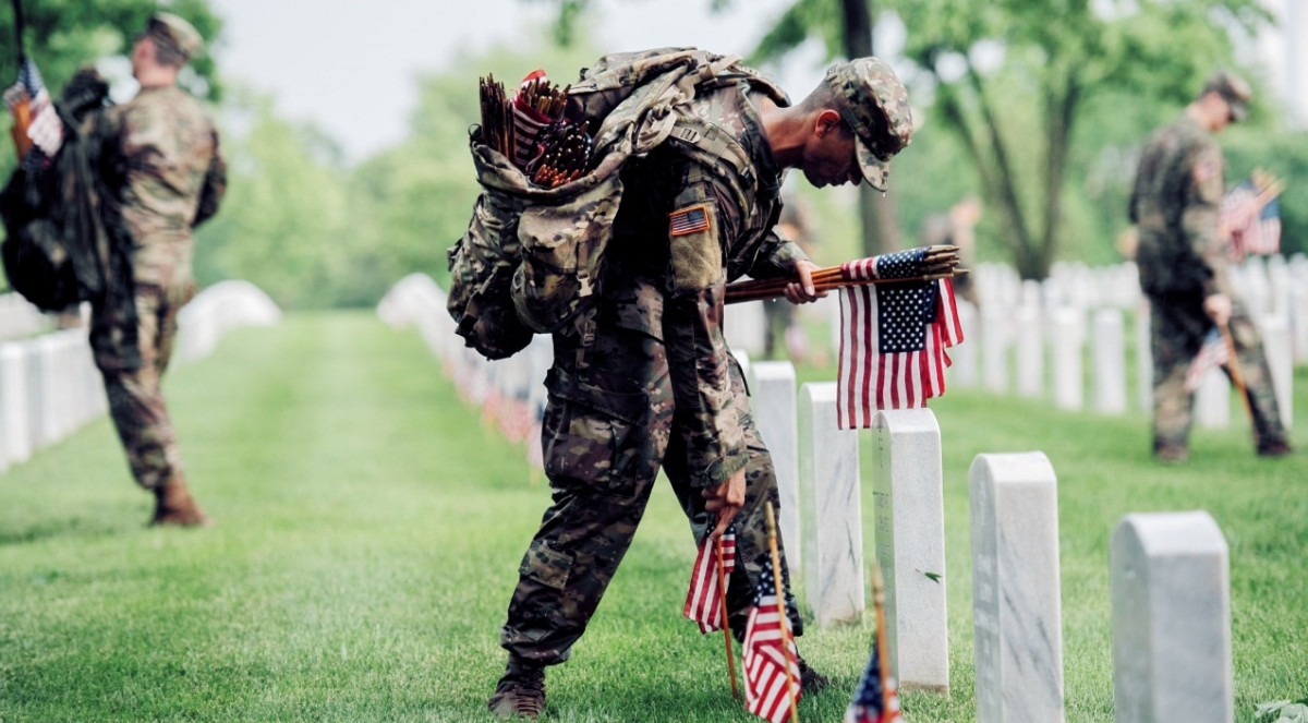 The Difference Between Memorial Day & Veterans Day