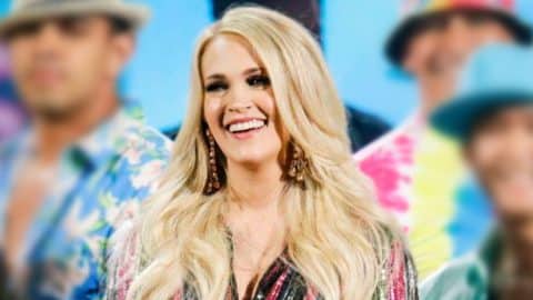 fick Carrie Underwood bara en ny tatuering? /Countrymusik Videor