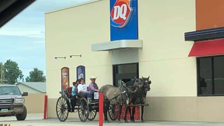 Family Takes Their Horse And Buggy 20 Miles To Get Ice Cream At Dairy Queen | Country Music Videos