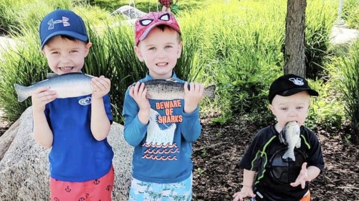 Mom Snaps Photo Of Three Sons After Fishing – Didn’t Realize Youngest Son Put Fish In Mouth | Country Music Videos