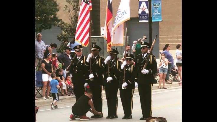 10-Year-Old Boy Helps Honor Guard Tie His Shoe During Parade | Country Music Videos