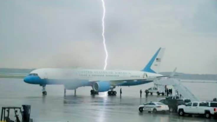 Lightning Strikes Behind Air Force One – Moment Captured In Photo | Country Music Videos