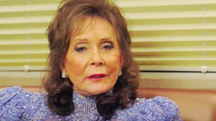 Loretta Lynn Says In Interview She Doesn’t Remember 1st Time She Sang At Opry | Country Music Videos