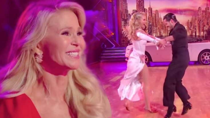 Injured Christie Brinkley Watches Daughter Dance In Her Place On DWTS | Country Music Videos