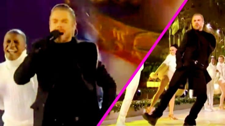 Derek Hough Dances At Rockefeller Tree Lighting & Sings “Sock It To Me, Santa” By Bob Seger | Country Music Videos
