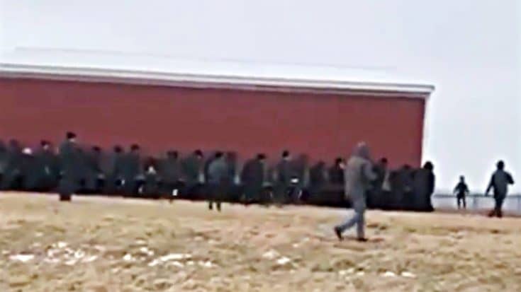 250 Amish Men Carry Entire Barn 150 Feet To New Location | Country Music Videos