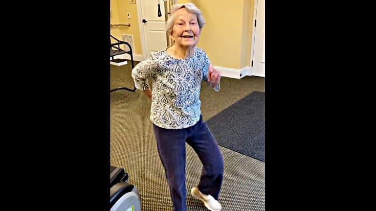 91-Year-Old Lady Ditches Walker & Dances To “Jailhouse Rock” | Country Music Videos