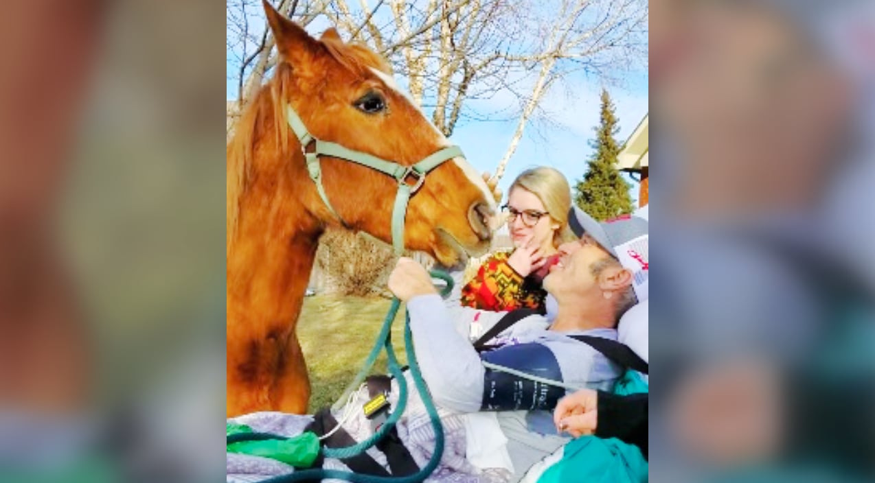 Kansas Cowboy Fulfills Dying Wish To See His Horse One Last Time | Country Music Videos