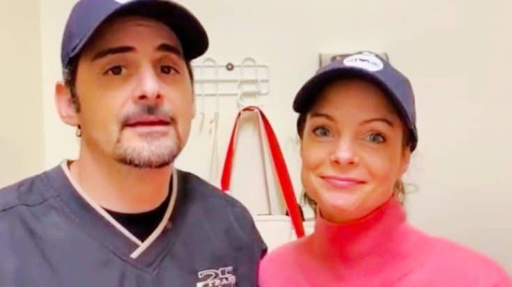 Brad & Kimberly Williams-Paisley’s Free Grocery Store Will Deliver To Elderly During COVID-19 Outbreak | Country Music Videos