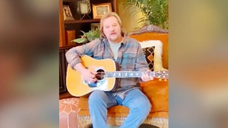 Travis Tritt Remembers Kenny Rogers Through “Sweet Music Man” Cover | Country Music Videos