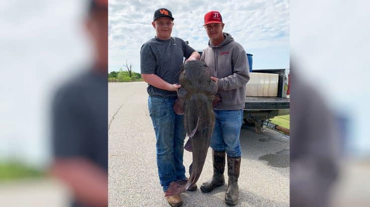 72-Pound Catfish Caught In Oklahoma | Country Music Videos