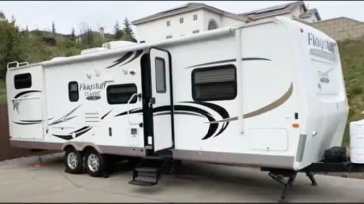 Medical Worker Isolating In RV In Driveway To Protect Family – HOA Tells Him To Move It Or Be Fined | Country Music Videos