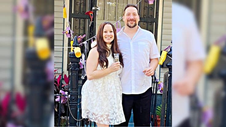 Family Creates Flash Mob After Couple’s Wedding Gets Canceled | Country Music Videos