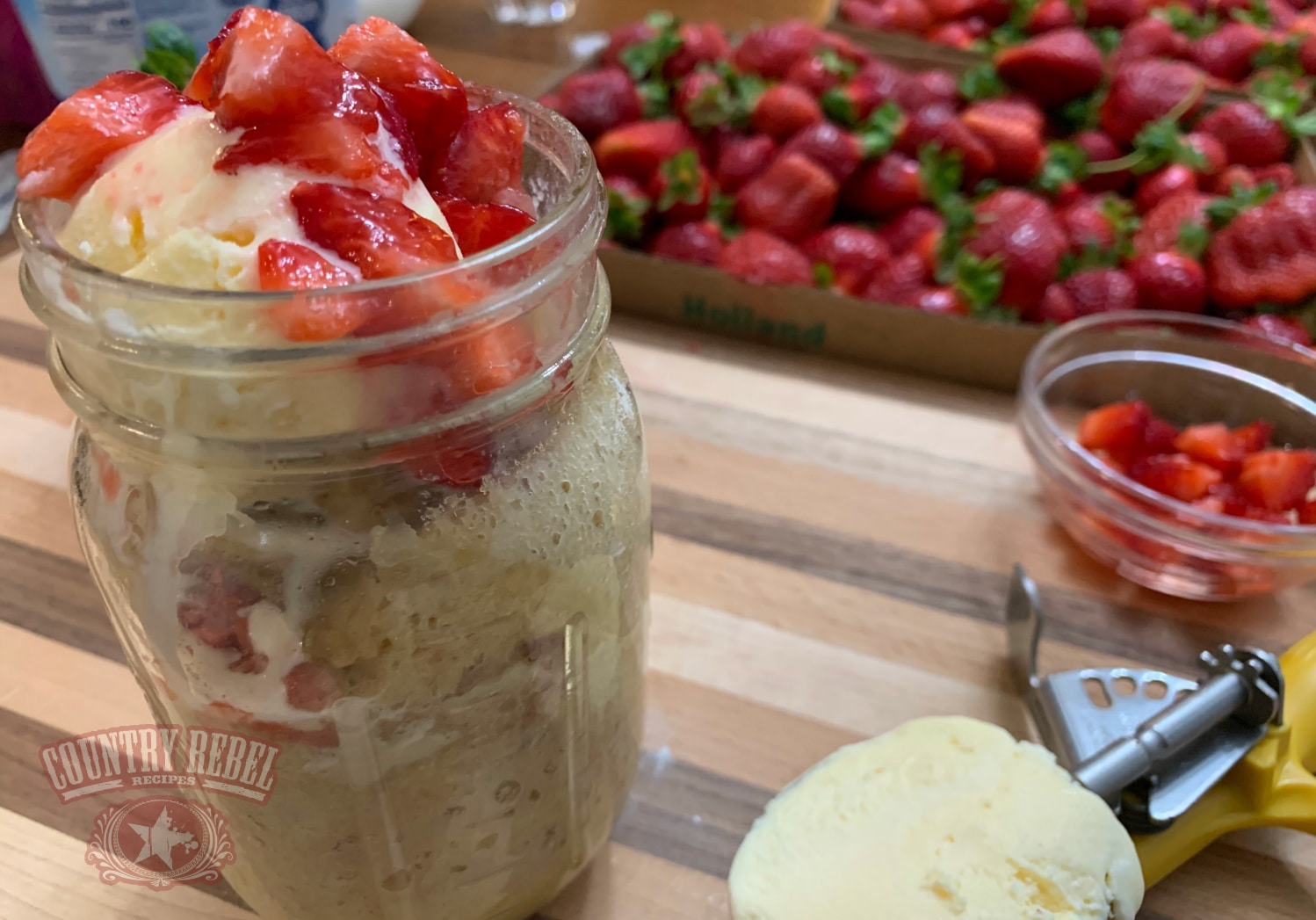 TwoMinute Strawberry Cake In A Jar