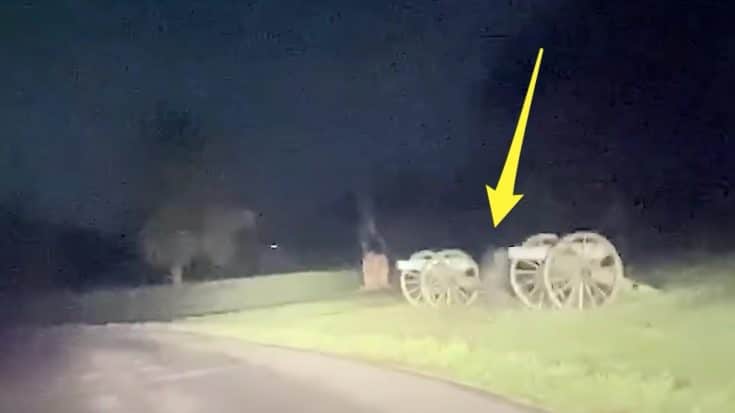 Video: Ghosts Appear By Civil War Cannons In Gettysburg | Country Music Videos