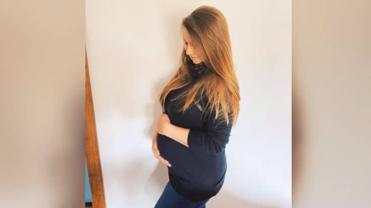 Pregnant Bindi Irwin Shares Baby Bump Photo At 26 Weeks | Country Music Videos