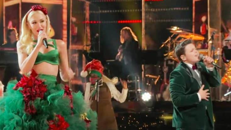 Carter Rubin Takes Blake’s Spot & Sings “You Make It Feel Like Christmas” With Gwen On “The Voice” | Country Music Videos
