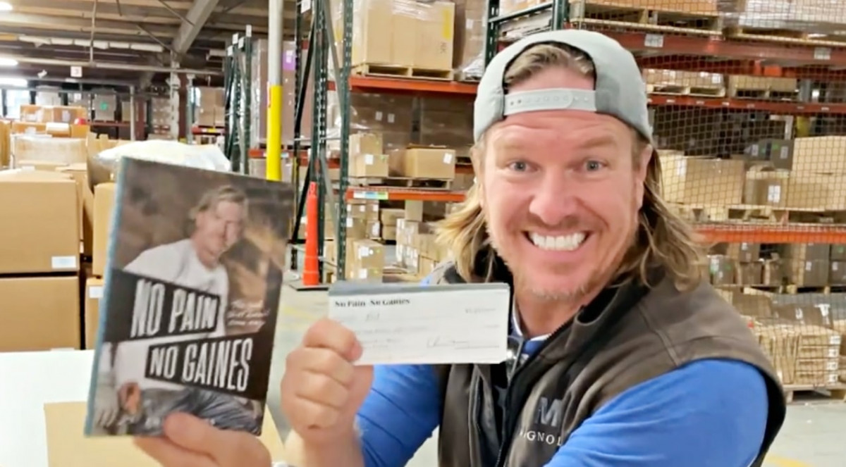 Chip Gaines Hid 1,000 Checks In Several Copies Of His New Book
