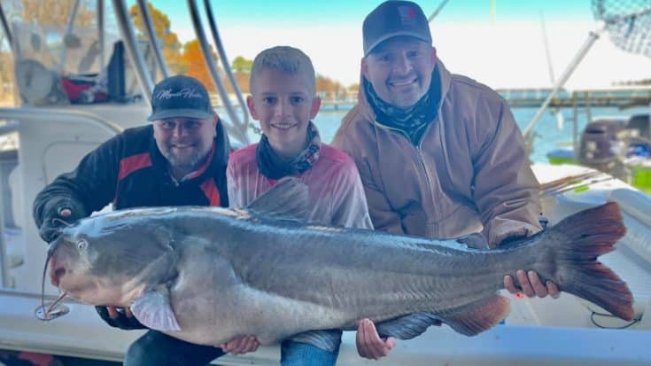 12-Year-Old Sets New TX Record With 72lb Blue Catfish | Country Music Videos