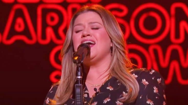 Kelly Clarkson Showcases Her Version Of “A Broken Wing” By Martina McBride | Country Music Videos