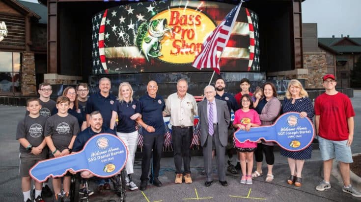 Bass Pro Founder Pays Off Veteran’s Home, Commits To Build New Homes For Vets | Country Music Videos