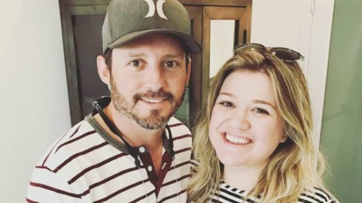 Court Orders Kelly Clarkson To Pay Ex-Husband Nearly $200,000 Per Month | Country Music Videos