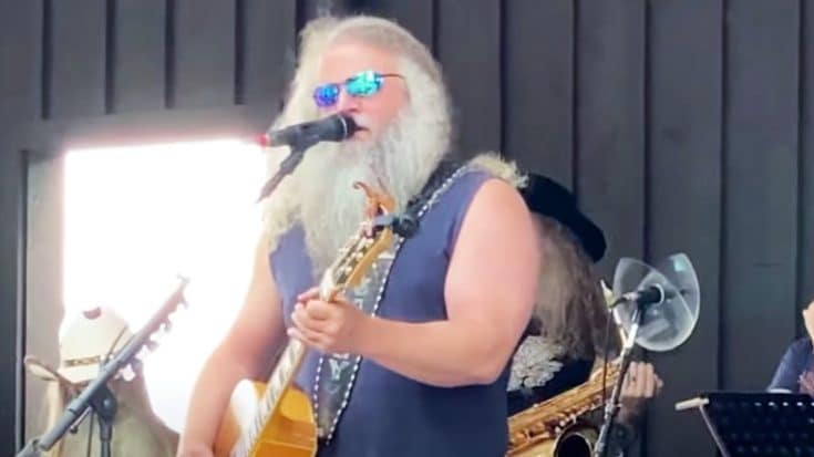 Jamey Johnson Pays Tribute To Dusty Hill By Playing ZZ Top’s “La Grange” | Country Music Videos