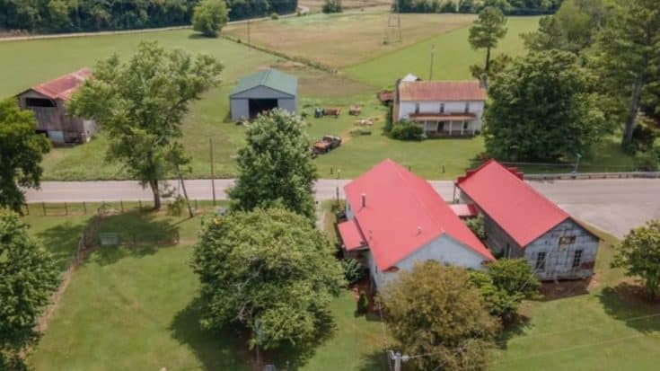 Entire Town In Tennessee Selling For $725K | Country Music Videos