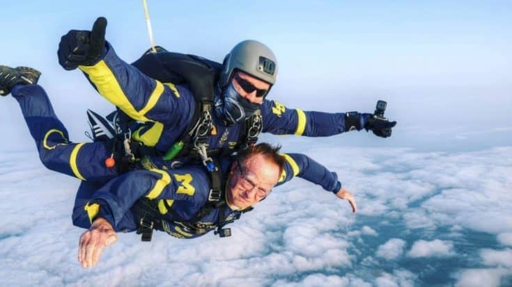 Skydiving Legend Dies Attempting To Break Guinness World Record | Country Music Videos