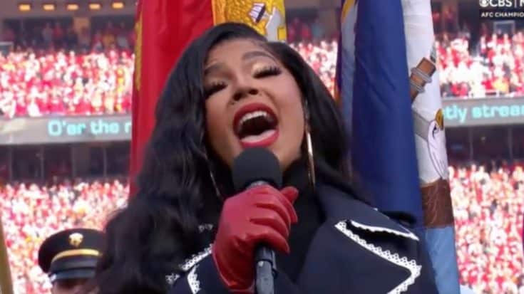 Mic Fails During AFC Championship National Anthem, So The Crowd Takes Over | Country Music Videos