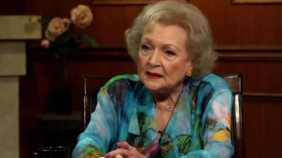 Betty White’s Agent Reveals What Caused Her Death | Country Music Videos