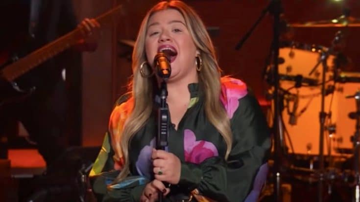 Hear Kelly Clarkson’s Rendition Of An Iconic Eagles Song | Country Music Videos
