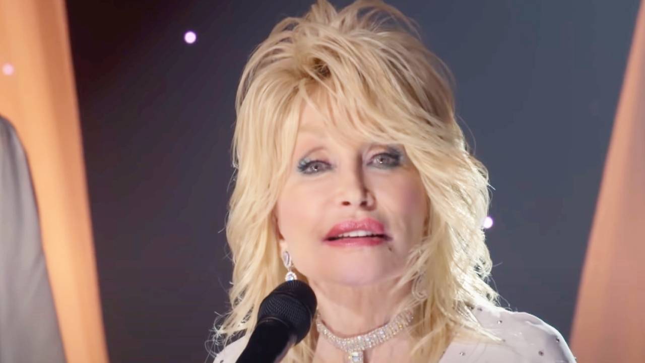 Dolly Parton Opens Up About Rock And Roll Hall Of Fame “Controversy” | Country Music Videos