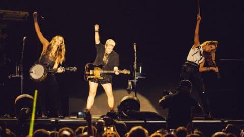 The Chicks Abruptly End Concert After 30 Minutes, Cancel Additional Shows | Country Music Videos