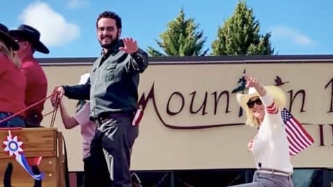 “Yellowstone” Star Cole Hauser Serves As Grand Marshal For July 4th Parade In Wyoming | Country Music Videos