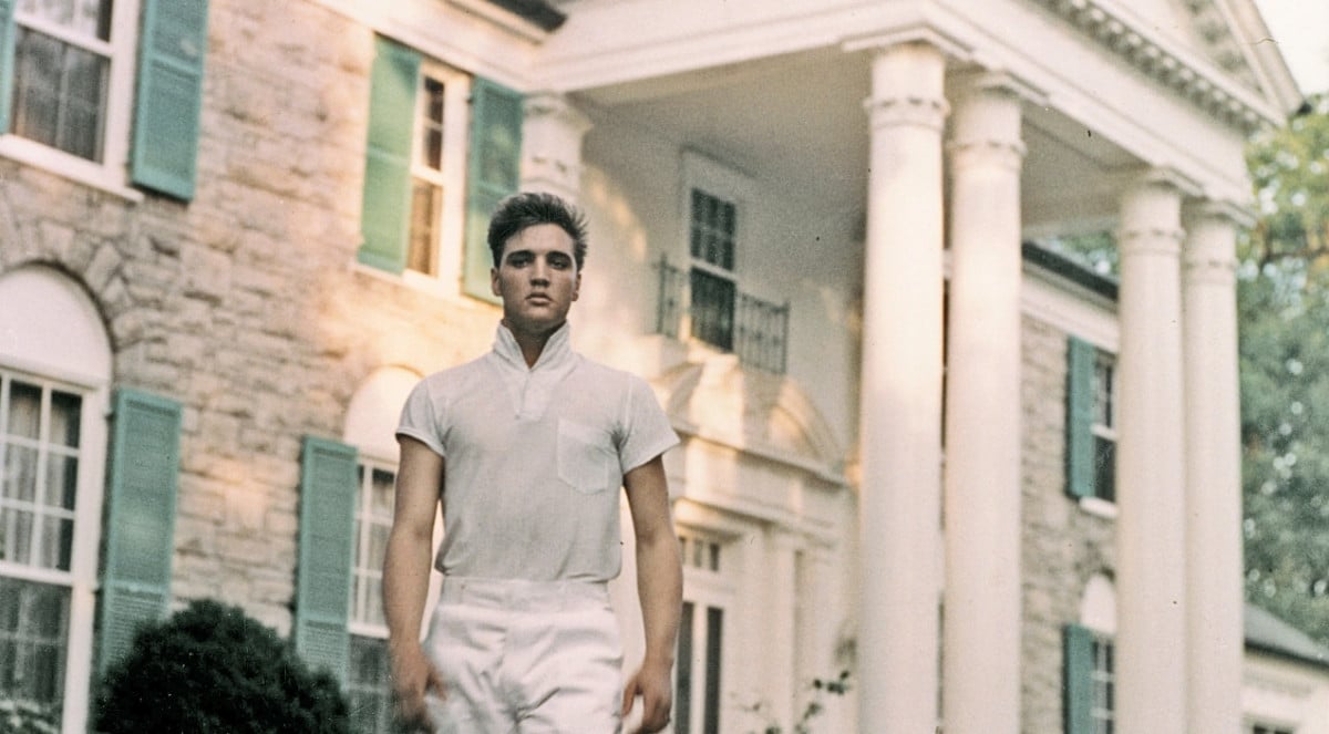 Elvis Presley outside of his Graceland mansion in Memphis, Tennessee, which a woman has recently been arrested for allegedly trying to steal