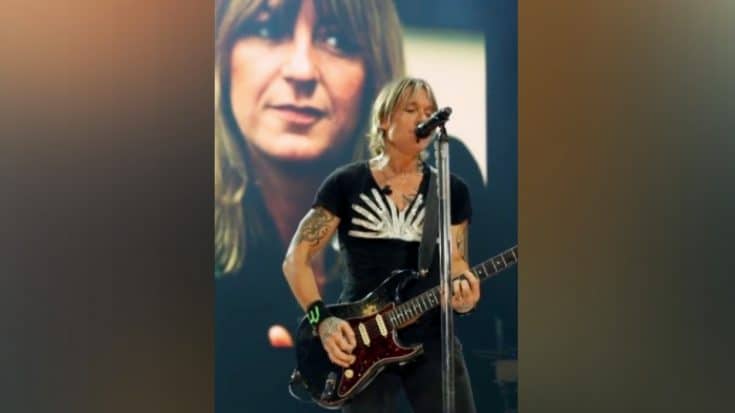 Keith Urban Delivers Heartfelt Tribute To Fleetwood Mac’s Christine McVie | Country Music Videos