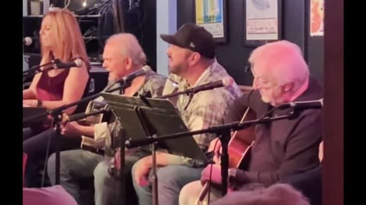 Garth Brooks Plays Surprise Show At Bluebird Cafe, Shows Off New Tattoos | Country Music Videos