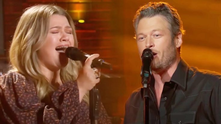 Kelly Clarkson Puts Her Own Spin On Blake Shelton’s “Honey Bee” | Country Music Videos