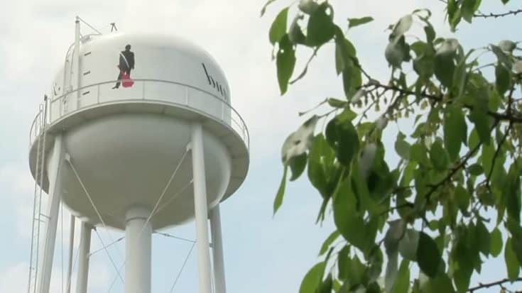 Jury Finds Shooter Of Johnny Cash Water Tower Silhouette Guilty | Country Music Videos