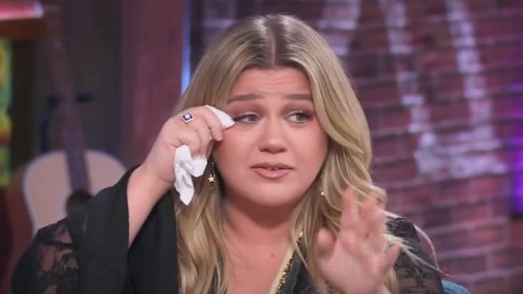 Kelly Clarkson Gets Emotional After Revealing Daughter River Gets Bullied For Dyslexia | Country Music Videos